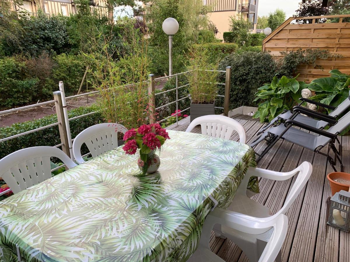 Cabourg, Appartement Plain Pied Avec Terrasse Acces Direct A La Plage Eksteriør billede